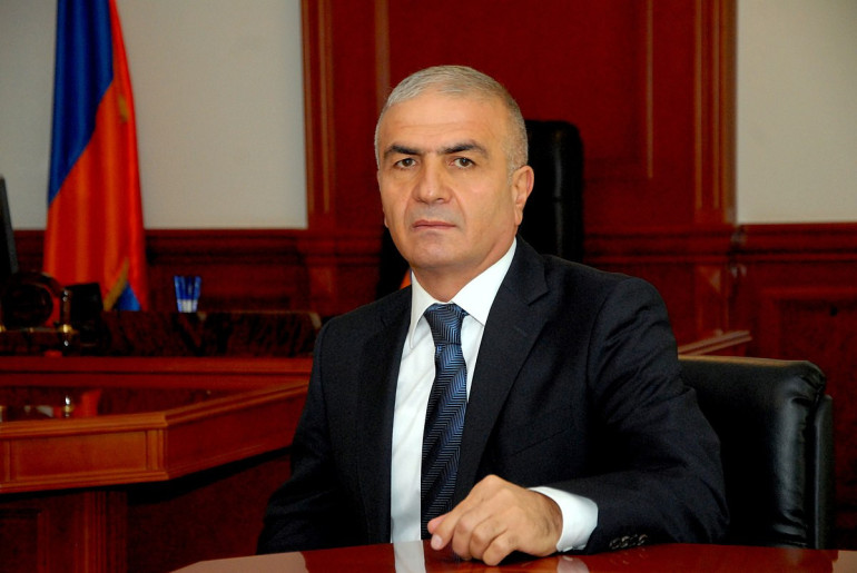 Պարգևատրում ստացել է ոչ թե 22 մարդ, այլ մարզպետարանի բոլոր աշխատակիցները. Հունան Պողոսյանը հերքում է, թե ինքը 1 օրում 2 անգամ պարգևատրել է աշխատակիցներին Պարգևատրում ստացել է ոչ թե 22 մարդ, այլ մարզպետարանի բոլոր աշխատակիցները. Հունան Պողոսյանը հերքում է, թե ինքը 1 օրում 2 անգամ պարգևատրել է աշխատակիցներին