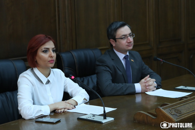 Բյուջեի հաշվին նման շռայլ պարգևավճարներն ընդունելի չեն՝ այն էլ այդքան կարճ ժամանակ աշխատելով. ԼՀԿ խմբակցություն Բյուջեի հաշվին նման շռայլ պարգևավճարներն ընդունելի չեն՝ այն էլ այդքան կարճ ժամանակ աշխատելով. ԼՀԿ խմբակցություն