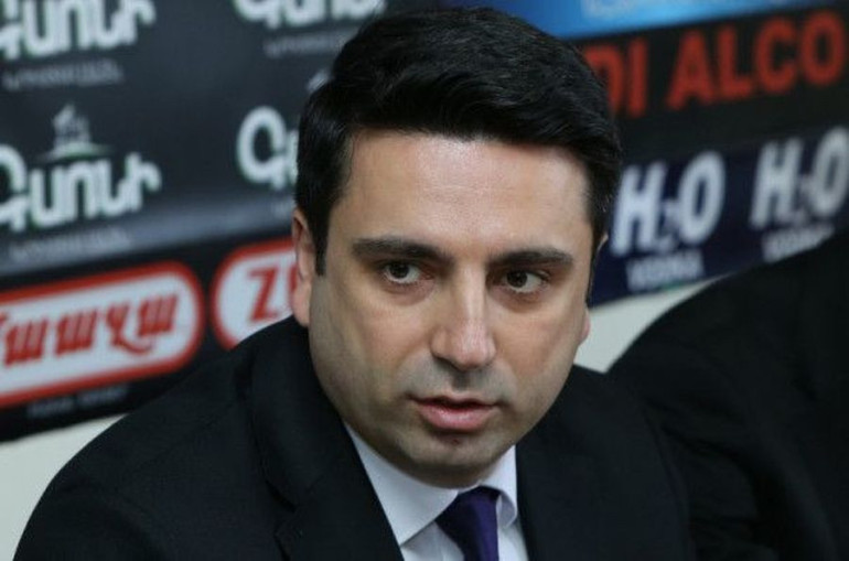 Ազնավուրի և Մանսուրյանի օրհներգի տարբերակները չնայած մեծ համակրանք են վայելում, չեն կարող մրցել շարական պարունակող Արամ Խաչատրյանի օրհներգի հետ. Ալեն Սիմոնյան