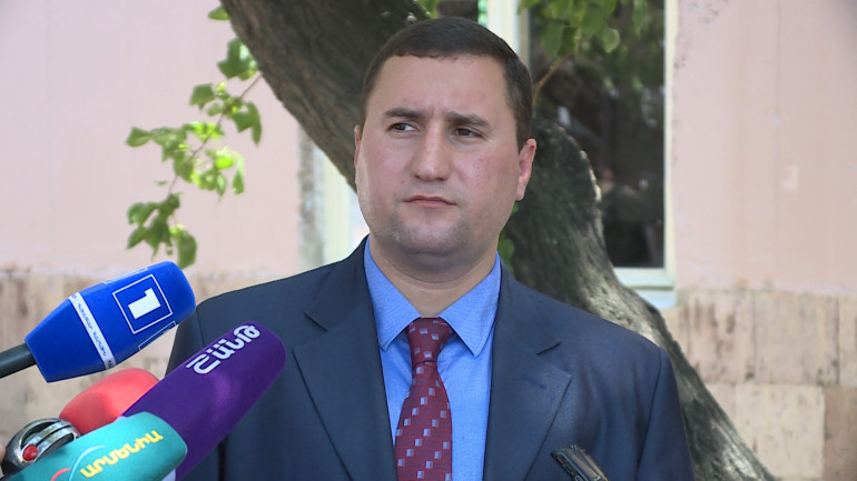 Եթե այդ ժամանակ տեղեկությունը հրապարակվեր, հնարավոր է՝ քննությանը խանգարեր. ՊՆ փոխնախարարը՝ զինվորի մահվան դեպքը չհայտնելու մասին