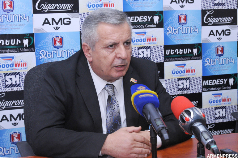 Կլինի Գագիկ Ծառուկյանը, ես, թե դուք, պետությունը պետք է պաշտպանի իր արտադրողին. Սերգեյ Բագրատյանը՝ ցեմենտի ներկրման սահմանափակման մասին Կլինի Գագիկ Ծառուկյանը, ես, թե դուք, պետությունը պետք է պաշտպանի իր արտադրողին. Սերգեյ Բագրատյանը՝ ցեմենտի ներկրման սահմանափակման մասին