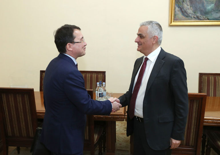 Փոխվարչապետ Մհեր Գրիգորյանը ԵԱՏՀ նախարար Տիմուր Ժակսիլիկովի հետ իրադարձային մի շարք հարցեր է քննարկել Փոխվարչապետ Մհեր Գրիգորյանը ԵԱՏՀ նախարար Տիմուր Ժակսիլիկովի հետ իրադարձային մի շարք հարցեր է քննարկել