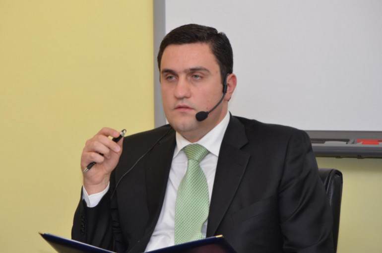 Եթե իշխանությունը ցանկանում է տեսնել ազատ ու անկախ ԵՊՀ, չպիտի բոլոր միջոցներով ձգտի ռեկտորի պաշտոնում տեսնել իր համար ցանկալի անձի. Ա. Ղազինյան