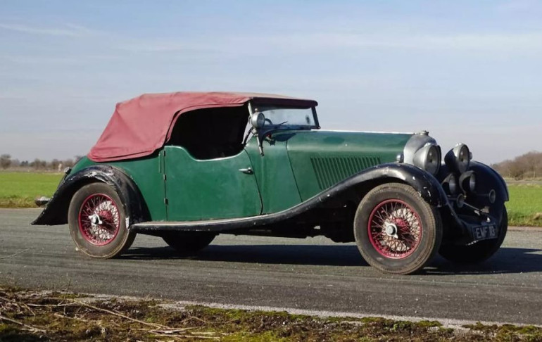 Bentley, забытый на 30 лет в гараже, ушел с молотка за 40 миллионов рублей