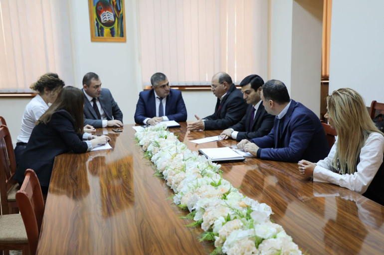«Գահերի խաղ»-ի երկրպագուները հայտնաբերել են աշխարհով մեկ թաքցված երկաթե 6 գահից 5-ը (լուսանկարներ)