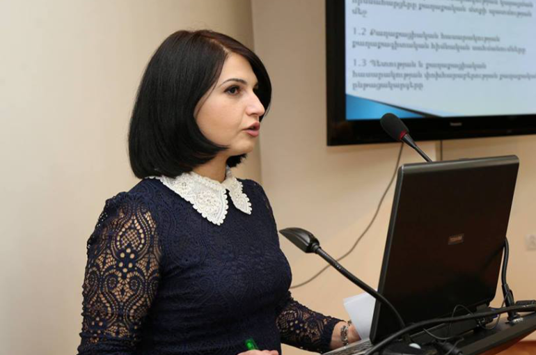 Հեղափոխության սլաքները բոլոր հեռուստաընկերություններ չեն հասել, հաղորդավարը փորձում է նվաստացնել և վիրավորել բանախոսին. «Իմ քայլի» պատգամավոր Հեղափոխության սլաքները բոլոր հեռուստաընկերություններ չեն հասել, հաղորդավարը փորձում է նվաստացնել և վիրավորել բանախոսին. «Իմ քայլի» պատգամավոր