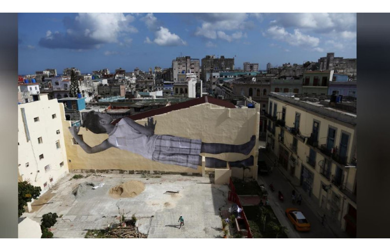 Art frenzy takes over Havana as biennial kicks off