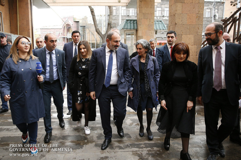 Նիկոլ Փաշինյանը դստեր հետ ներկա է գտնվել «Աշնանային իրիկնամուտ» ներկայացմանը