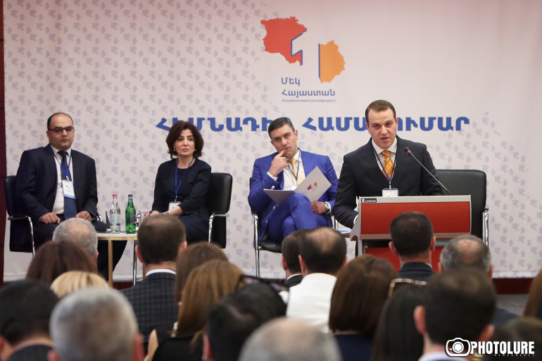 'Centrist' politicians announce launch of new political party in Armenia 'Centrist' politicians announce launch of new political party in Armenia
