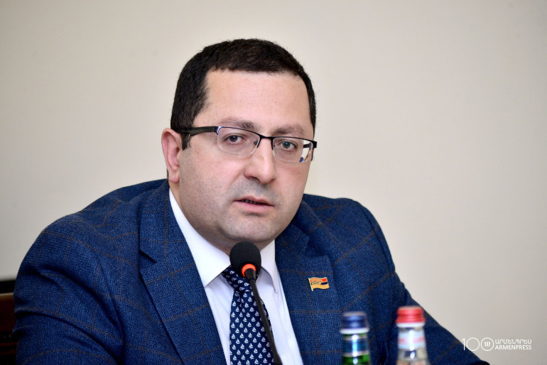 «Իմ քայլի» պատգամավորը Մարուքյանին մեղադրեց ԵՊՀ-ի վերաբերյալ «ստահոդ» տեղեկություններ տարածելու մեջ և հայտարարեց՝ ռեկտորի թեկնածուներից մեկը Մարուքյանի ընկերն է «Իմ քայլի» պատգամավորը Մարուքյանին մեղադրեց ԵՊՀ-ի վերաբերյալ «ստահոդ» տեղեկություններ տարածելու մեջ և հայտարարեց՝ ռեկտորի թեկնածուներից մեկը Մարուքյանի ընկերն է