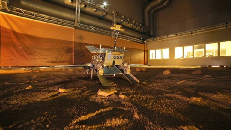 Mars rover opens control center