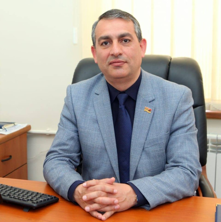 Իշխանության ներկայացուցչին վիրավորելը քրեականացնող աղմկահարույց նախագիծն Արմեն Խաչատրյանը հետ է կանչել