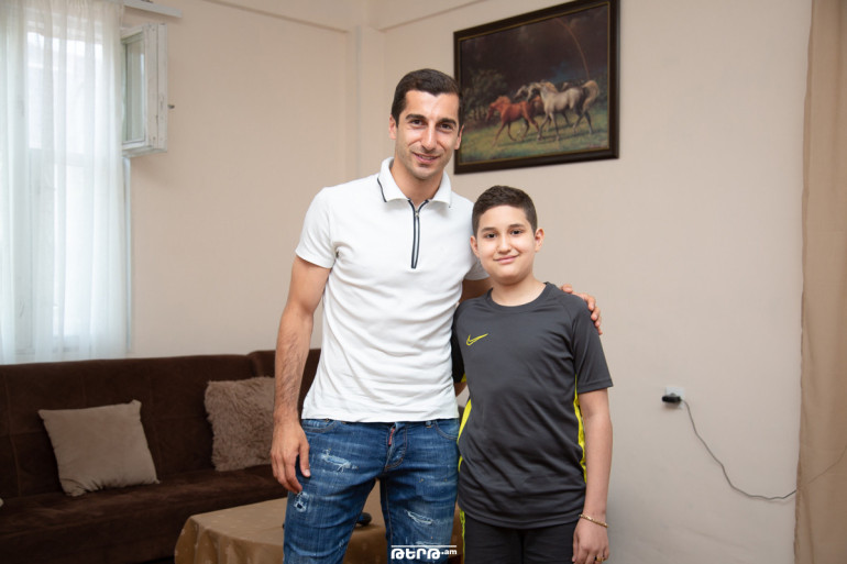 Henrikh Mkhitaryan hosted by 11-year-old fan Henrikh Mkhitaryan hosted by 11-year-old fan