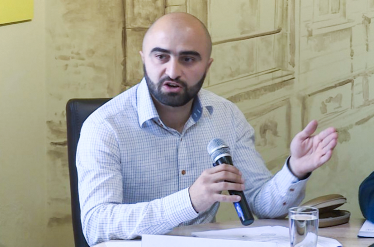 Ստացվում է՝ մեքենա գողանալն արգելված է, բայց արդեն գողացված մեքենան կարող ես վաճառել. Արթուր Գրիգորյանը՝ սիգի պահածոների «օրինականության» մասին Ստացվում է՝ մեքենա գողանալն արգելված է, բայց արդեն գողացված մեքենան կարող ես վաճառել. Արթուր Գրիգորյանը՝ սիգի պահածոների «օրինականության» մասին