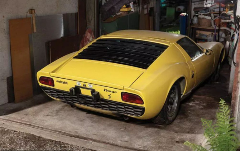 Почти новый Lamborghini Miura 1969 года продадут на аукционе