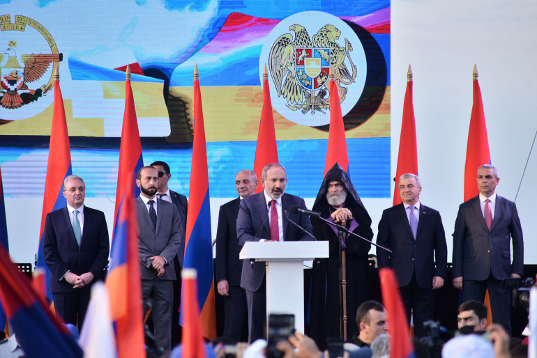 Հայաստանի բնակչությունը հասցնել առնվազն 5 մլն-ի, ստեղծել 1.5 մլն աշխատատեղ, նվաճել 25 օլիմպիական ոսկե մեդալ և շախմատի աշխարհի անհատական չեմպիոնի կոչումը. ՀՀ վարչապետի ելույթը Ստեփանակերտում Հայաստանի բնակչությունը հասցնել առնվազն 5 մլն-ի, ստեղծել 1.5 մլն աշխատատեղ, նվաճել 25 օլիմպիական ոսկե մեդալ և շախմատի աշխարհի անհատական չեմպիոնի կոչումը. ՀՀ վարչապետի ելույթը Ստեփանակերտում