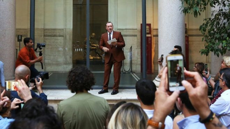 Kevin Spacey returns to public eye with Rome poetry reading
 