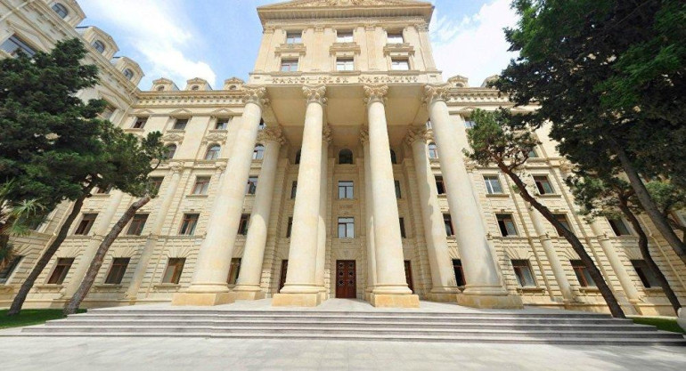 Ադրբեջանի ԱԳՆ-ն արձագանքել է Արցախում Նիկոլ Փաշինյանի ելույթին՝ նրան «թույլ քաղաքական գործիչ» անվանելով Ադրբեջանի ԱԳՆ-ն արձագանքել է Արցախում Նիկոլ Փաշինյանի ելույթին՝ նրան «թույլ քաղաքական գործիչ» անվանելով