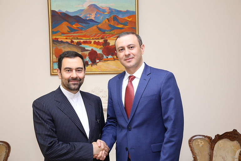 Բլոգերը ցուցադրել է, թե ինչպես է Lego-ից պատրաստված բեռնատարը բարձրանում քարքարոտ ճանապարհով (տեսանյութ)