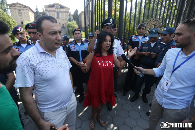 Քանի դեռ ժողովուրդն ասում է՝ ոչ, հանքը չպետք է շահագործվի. Նաիրա Զոհրաբյան Քանի դեռ ժողովուրդն ասում է՝ ոչ, հանքը չպետք է շահագործվի. Նաիրա Զոհրաբյան