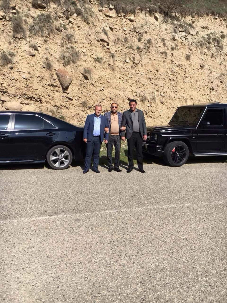Ճամբարակում ծեծկռտուք է տեղի ունեցել, հնչել են կրակոցներ. քաղաքապետի մտերիմ «օրենքով գողին» պատասխանատվության կանչելը շարունակում է ոստիկանության ուժերից վեր մնալ (լուսանկարներ) Ճամբարակում ծեծկռտուք է տեղի ունեցել, հնչել են կրակոցներ. քաղաքապետի մտերիմ «օրենքով գողին» պատասխանատվության կանչելը շարունակում է ոստիկանության ուժերից վեր մնալ (լուսանկարներ)