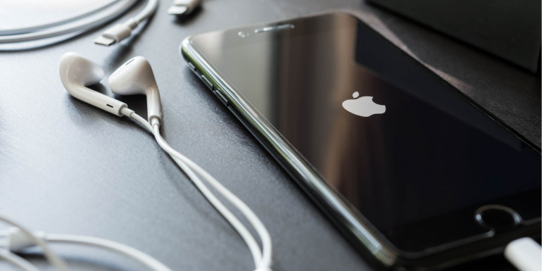 Apple-ը մտադիր է ապագա iPhone-ներում վերադարձնել Touch ID գործառույթը. Bloomberg