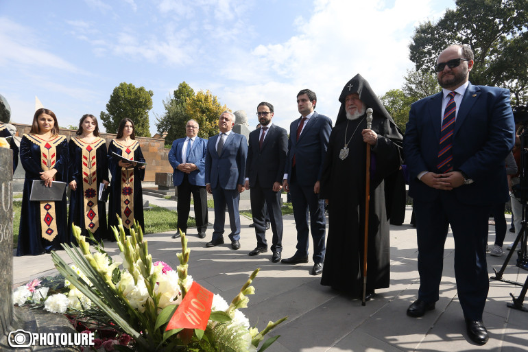 Կոմիտաս Վարդապետը հավիտենության մեջ դրեց մեր երգը. Գարեգին Բ Ամենայն Հայոց Կաթողիկոսը՝ Կոմիտասի ծննդյան 150-ամյակին