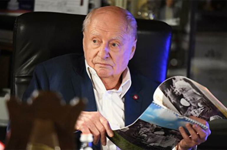 Մարկ Զախարովն անձնավորում էր ռուսական թատրոնի հաջողությունը. Մեդվեդևն ընդգծել է ռեժիսորի արվեստի իմաստնությունն ու անկեղծությունը