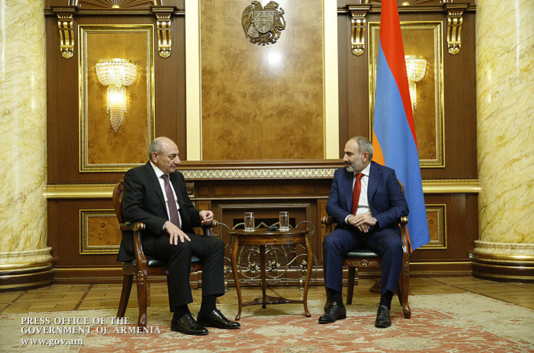 «Վերջին հանդիպումների արդյունքներով ցանկանում եմ Ձեզ հետ կիսվել». Նիկոլ Փաշինյանն ընդունել է Բակո Սահակյանին «Վերջին հանդիպումների արդյունքներով ցանկանում եմ Ձեզ հետ կիսվել». Նիկոլ Փաշինյանն ընդունել է Բակո Սահակյանին