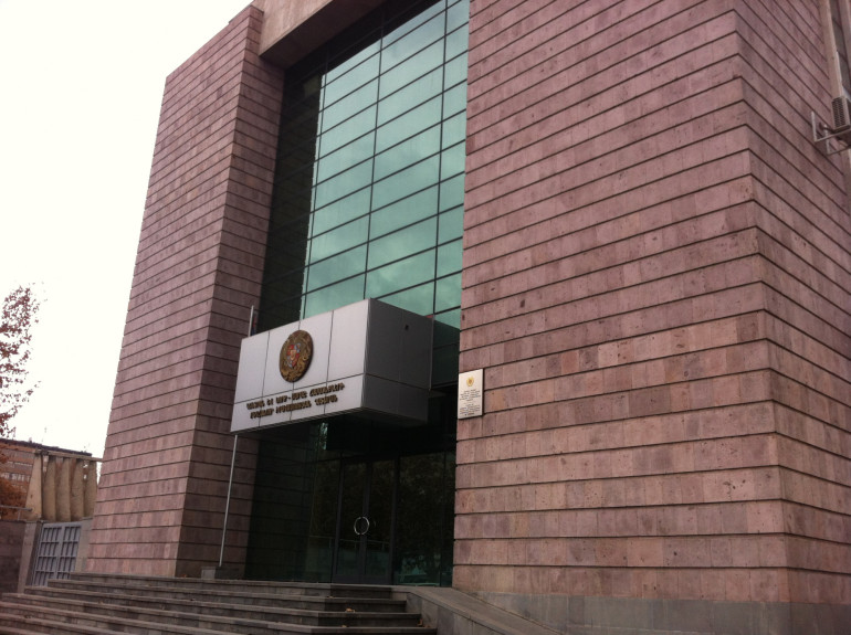 ԱԺ աշխատակազմի ղեկավարի նախկին տեղակալ Ա. Բաբայանի պաշտպանները բողոքարկում են նրան ձերբակալելու որոշումը, իսկ ՀՔԾ-ն միջնորդել է կալանավորել նրան. ընթանում է դատական նիստը (տեսանյութ)