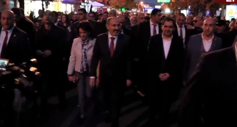 Մնացականյանը պարտավոր է վերադիտել իր հարցազրույցը և հրաժարական տալ, այսպիսի ԱԳ նախարարի շռայլություն թույլ տալու իրավունք չունի Հայաստանը. Հայկ Մարտիրոսյան (տեսանյութ) Մնացականյանը պարտավոր է վերադիտել իր հարցազրույցը և հրաժարական տալ, այսպիսի ԱԳ նախարարի շռայլություն թույլ տալու իրավունք չունի Հայաստանը. Հայկ Մարտիրոսյան (տեսանյութ)