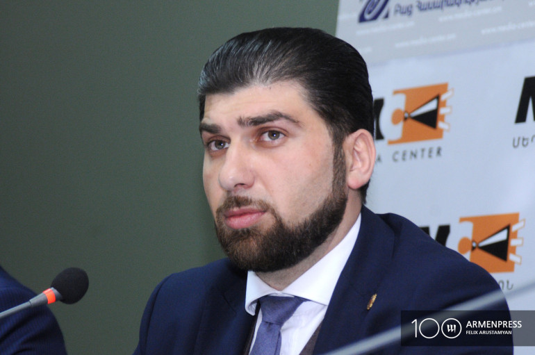 Նախարար Մնացականյանի պատասխանն իմ մասին հարցին անընդունելի սխալ էր, ընդունեց փաստը, որ ես կոռուպցիոներ եմ․ Դավիթ Սանասարյանը՝  ԱԳ նախարարի հարցազրույցի մասին