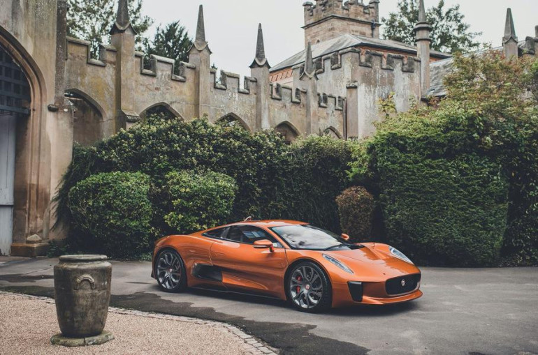 Ջեյմս Բոնդի մասին ֆիլմում նկարահանված 4 Jaguar-ներից մեկը վաճառքի է հանվում (լուսանկարներ)