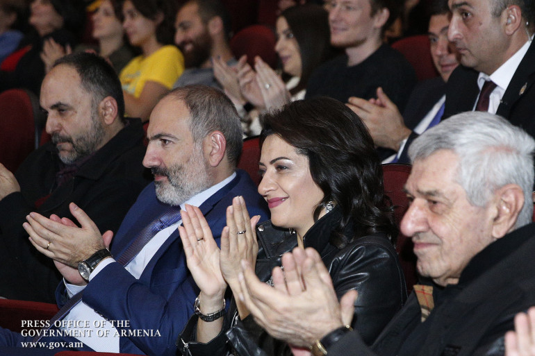 Վարչապետը տիկնոջ հետ ներկա է գտնվել «Երևան ջազ ֆեստ-2019» 5-րդ ամենամյա փառատոնի փակմանը (լուսանկարներ) Վարչապետը տիկնոջ հետ ներկա է գտնվել «Երևան ջազ ֆեստ-2019» 5-րդ ամենամյա փառատոնի փակմանը (լուսանկարներ)