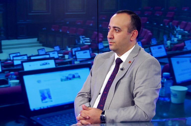 Դատական համակարգում չկա որևէ տրամաբանություն, առաջանում են իրավական վթարներ. դատարանները մի բան որոշում, մեկ այլ բան անում են. Կարեն Սիմոնյան (տեսանյութ) Դատական համակարգում չկա որևէ տրամաբանություն, առաջանում են իրավական վթարներ. դատարանները մի բան որոշում, մեկ այլ բան անում են. Կարեն Սիմոնյան (տեսանյութ)