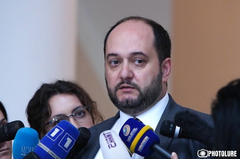ՀՅԴ-ն տապալել է ոլորտի կառավարումը, պատրաստվում եմ ՀՅԴ-ի բերած արկղերը լցնել տասնյակ քրեական գործերով և ուղարկել իրենց․ Արայիկ Հարությունյան (տեսանյութ) ՀՅԴ-ն տապալել է ոլորտի կառավարումը, պատրաստվում եմ ՀՅԴ-ի բերած արկղերը լցնել տասնյակ քրեական գործերով և ուղարկել իրենց․ Արայիկ Հարությունյան (տեսանյութ)