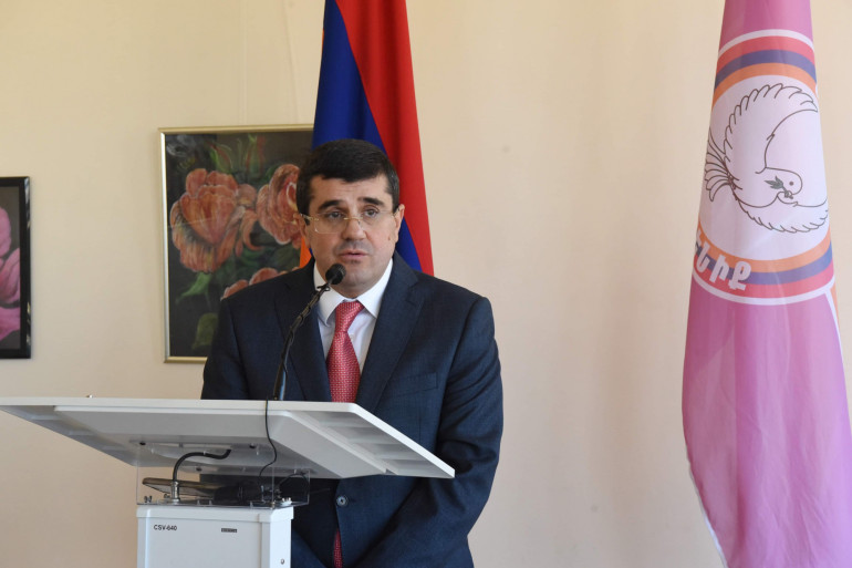 Բոլոր այն ուժերը, որոնք այսօր կասկածի տակ են դնում ԼՂ խնդրի հետ կապված ՀՀ իշխանությունների, ՀՀ վարչապետի քայլերը՝ համարելով դրանք պարտվողական, դավադիր ուժեր են. Արայիկ Հարությունյան Բոլոր այն ուժերը, որոնք այսօր կասկածի տակ են դնում ԼՂ խնդրի հետ կապված ՀՀ իշխանությունների, ՀՀ վարչապետի քայլերը՝ համարելով դրանք պարտվողական, դավադիր ուժեր են. Արայիկ Հարությունյան