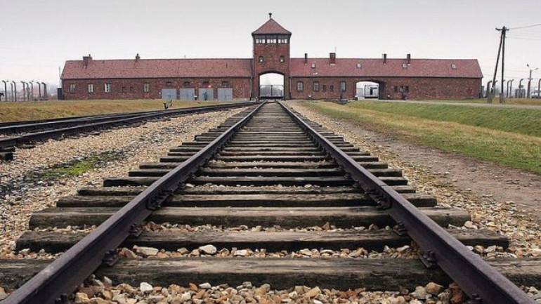 Poland reacts angrily to Netflix Nazi death camp documentary