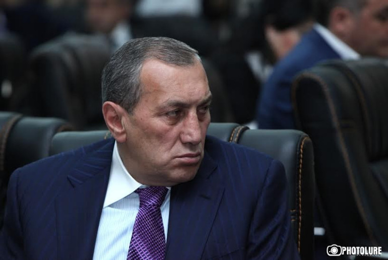 Սուրիկ Խաչատրյանին որպես մեղադրյալ ներգրավելու որոշում է կայացվել. նրա  նկատմամբ հայտարարվել է հետախուզում և որպես խափանման միջոց ընտրվել կալանավորումը