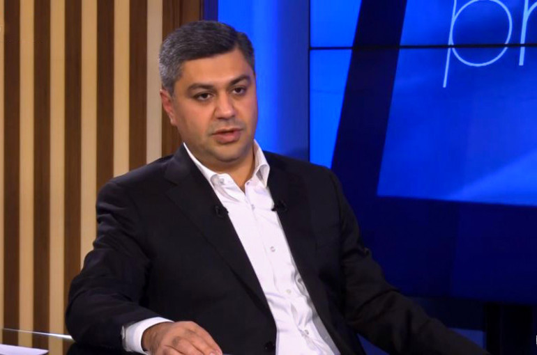 Փաշինյանին Միլանի եկեղեցում հարց ուղղած «վիդեոբլոգերը» ադրբեջանական ոստիկանության աշխատակից է (լուսանկարներ) Փաշինյանին Միլանի եկեղեցում հարց ուղղած «վիդեոբլոգերը» ադրբեջանական ոստիկանության աշխատակից է (լուսանկարներ)