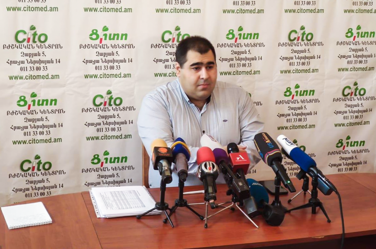 Ավտոմեքենաների թիվն օրեցօր ավելանում է, իսկ ոստիկանների թիվը մնում է նույնը. դրա հետևանքով է նաև վթարների այսչափ աճը. Սերգեյ Ղահրամանյանի ասուլիսը՝ ՃՏՊ-ների աճի ու դրանց պատճառների մասին (տեսանյութ) Ավտոմեքենաների թիվն օրեցօր ավելանում է, իսկ ոստիկանների թիվը մնում է նույնը. դրա հետևանքով է նաև վթարների այսչափ աճը. Սերգեյ Ղահրամանյանի ասուլիսը՝ ՃՏՊ-ների աճի ու դրանց պատճառների մասին (տեսանյութ)