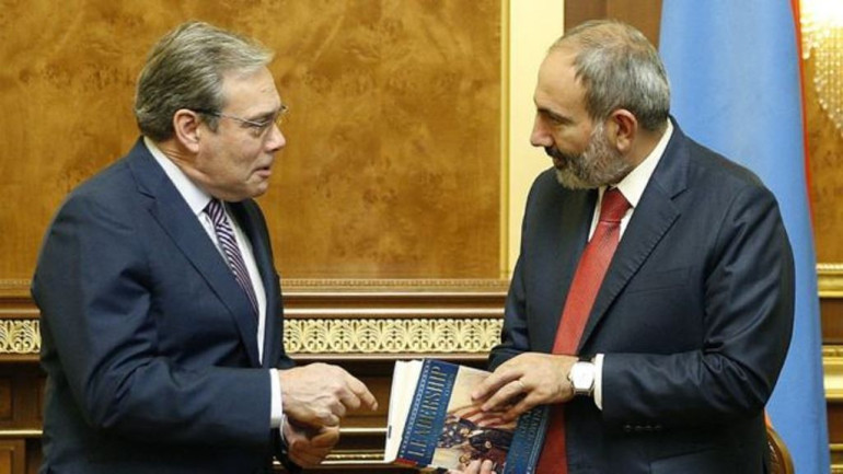 «Այսպես շարունակվել չի կարող». «Լիդիան»-ի ժամանակավոր ղեկավար Էդվարդ Սելլերսը BBC-ին ասել է` «Լիդիան»-ի աշխատանքը կաթվածահար է եղել, և ընկերությունը պատրաստ է դատի տալ Հայաստանին «Այսպես շարունակվել չի կարող». «Լիդիան»-ի ժամանակավոր ղեկավար Էդվարդ Սելլերսը BBC-ին ասել է` «Լիդիան»-ի աշխատանքը կաթվածահար է եղել, և ընկերությունը պատրաստ է դատի տալ Հայաստանին