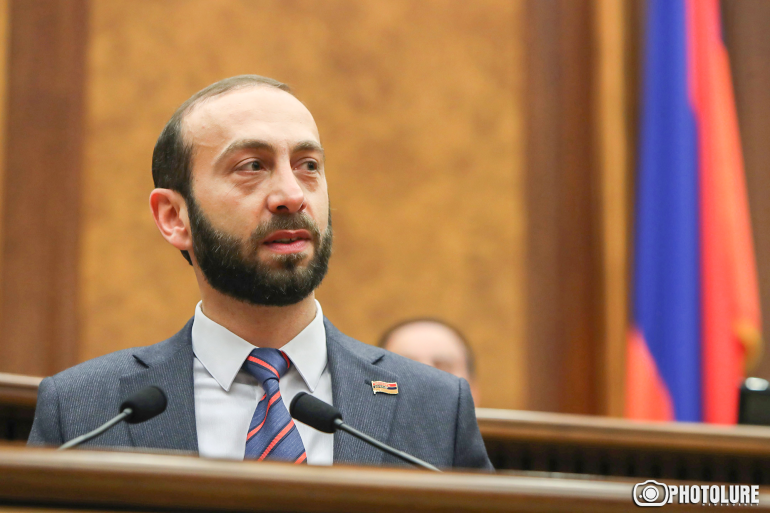 Քաղաքապետարանին «ԿամԱԶ-ներ» նվիրելու փաստով ԱԺ քննիչ հանձնաժողով է ստեղծվել. Արարատ Միրզոյան Քաղաքապետարանին «ԿամԱԶ-ներ» նվիրելու փաստով ԱԺ քննիչ հանձնաժողով է ստեղծվել. Արարատ Միրզոյան