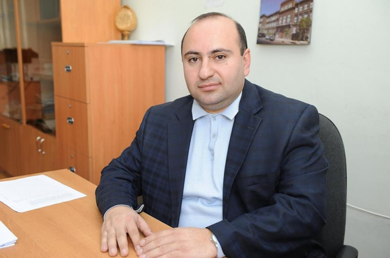ՍԴ դատավորները գրագետ են, վաղ կենսաթոշակի չեն գնա, որովհետև հաջորդ իշխանությունն այդ գումարը հետ է ուզելու. կգա ժամանակը և Վահե Գրիգորյանից էլ «գարու հաշիվը» կպահանջեն. Վարդան Այվազյան ՍԴ դատավորները գրագետ են, վաղ կենսաթոշակի չեն գնա, որովհետև հաջորդ իշխանությունն այդ գումարը հետ է ուզելու. կգա ժամանակը և Վահե Գրիգորյանից էլ «գարու հաշիվը» կպահանջեն. Վարդան Այվազյան