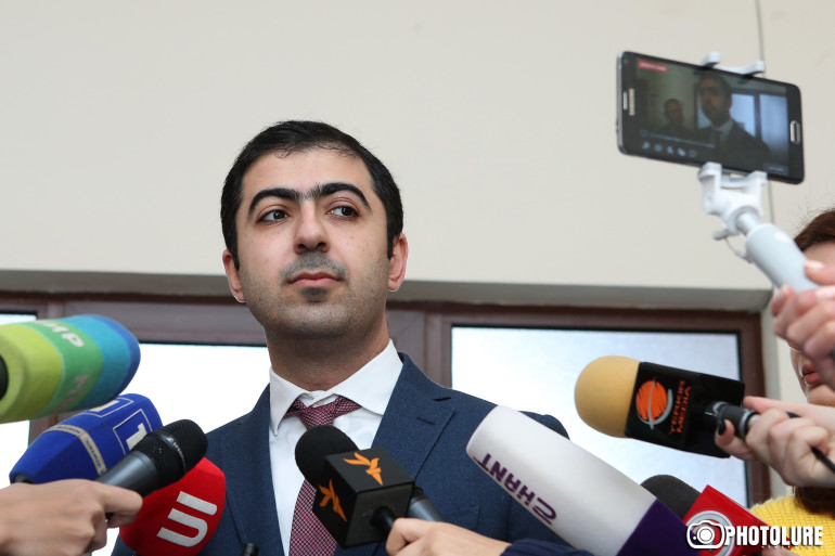 Մի քանի մարդ ցանկություն է հայտնել երաշխավորել Ռոբերտ Քոչարյանին կալանքից ազատելու համար. Արամ Օրբելյան (տեսանյութ) Մի քանի մարդ ցանկություն է հայտնել երաշխավորել Ռոբերտ Քոչարյանին կալանքից ազատելու համար. Արամ Օրբելյան (տեսանյութ)