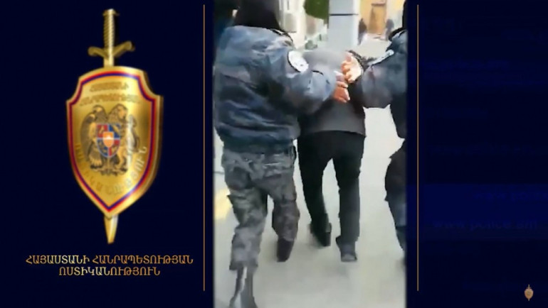 Չարենցավանում տղամարդը կնոջը հետ ինտիմ կապի մասին տեղեկությունը չտարածելու դիմաց 9.6 մլն դրամ և 3 մլն դրամի զարդեր է ստացել և բռնվել հերթական 1.7 մլն դրամը շորթելու պահին (տեսանյութ) Չարենցավանում տղամարդը կնոջը հետ ինտիմ կապի մասին տեղեկությունը չտարածելու դիմաց 9.6 մլն դրամ և 3 մլն դրամի զարդեր է ստացել և բռնվել հերթական 1.7 մլն դրամը շորթելու պահին (տեսանյութ)