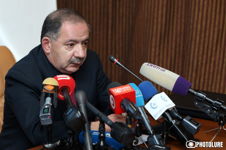 Գործընթացներին քիչ թե շատ հետևող, մտածող և գիտակից ցանկացած մարդու համար ակնհայտ է, որ Ռոբերտ Քոչարյանը, լինելով բանտախցում, այսօր ակտիվ քաղաքականության մեջ է. Աղվան Վարդանյան Գործընթացներին քիչ թե շատ հետևող, մտածող և գիտակից ցանկացած մարդու համար ակնհայտ է, որ Ռոբերտ Քոչարյանը, լինելով բանտախցում, այսօր ակտիվ քաղաքականության մեջ է. Աղվան Վարդանյան