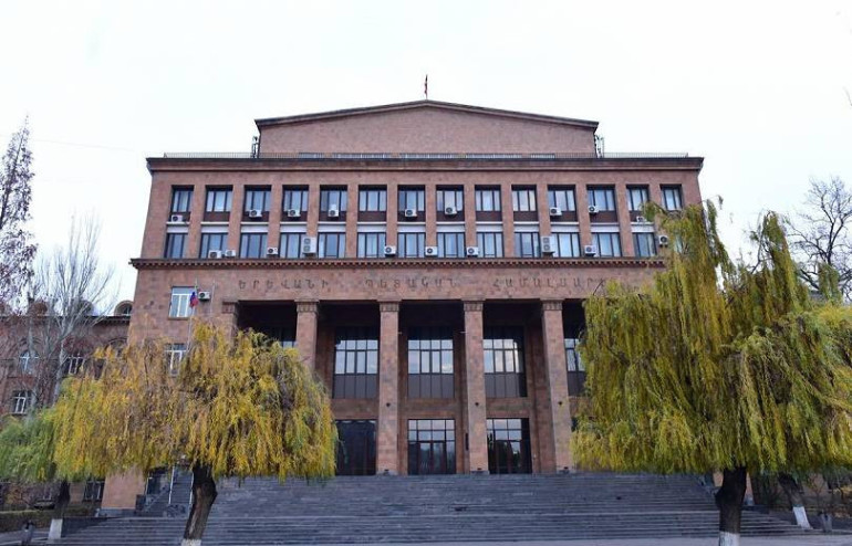 ԵՊՀ հոգաբարձուների խորհուրդը կողմ քվեարկեց «Ամերիկյան հետազոտությունների կենտրոն» ստեղծելու առաջարկին․ կայացավ խորհրդի նիստը (տեսանյութ) ԵՊՀ հոգաբարձուների խորհուրդը կողմ քվեարկեց «Ամերիկյան հետազոտությունների կենտրոն» ստեղծելու առաջարկին․ կայացավ խորհրդի նիստը (տեսանյութ)