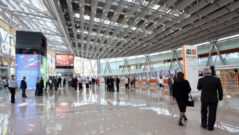 2019-ի հունվարի 1-ի դրությամբ ՀՀ մշտական բնակչության թիվը նվազել է 7400-ով՝ կազմելով 2 միլիոն 965 հազար 300 մարդ 2019-ի հունվարի 1-ի դրությամբ ՀՀ մշտական բնակչության թիվը նվազել է 7400-ով՝ կազմելով 2 միլիոն 965 հազար 300 մարդ