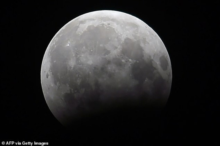 Stargazers to see first lunar eclipse of the decade on January 10-11